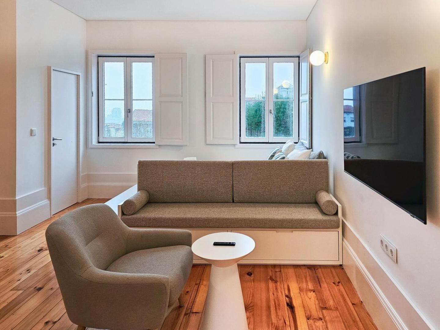 Bright And Cozy Loft In The Center
